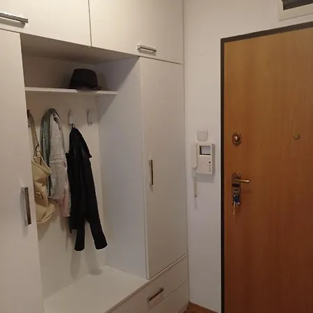 Go 2 Apartment *