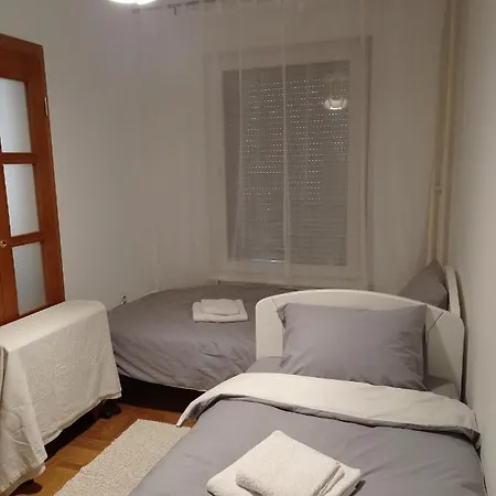 Go 2 Apartment *
